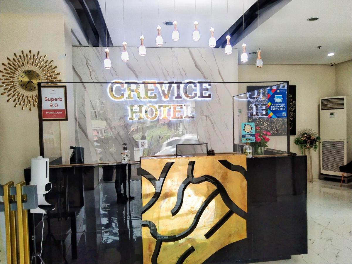 Crevice Hotel Davao Stadt Exterior foto